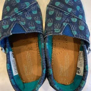 Toms shoes